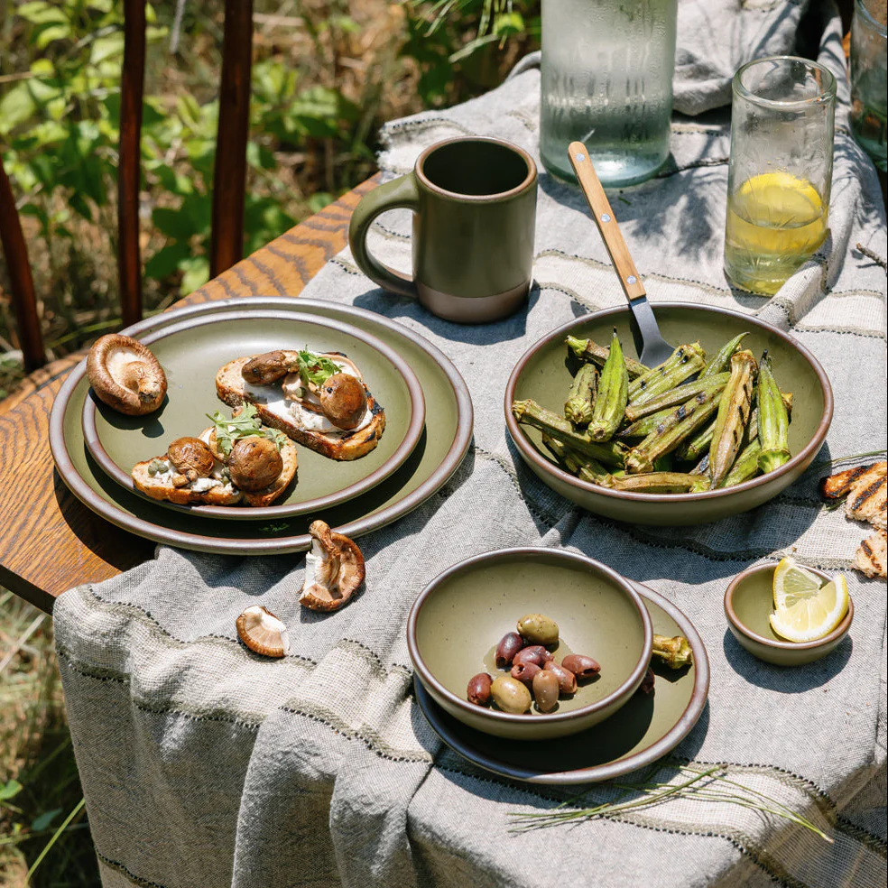Modern Pottery, Rooted in Mountains